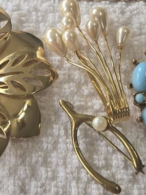 Set Of 4 Brooches